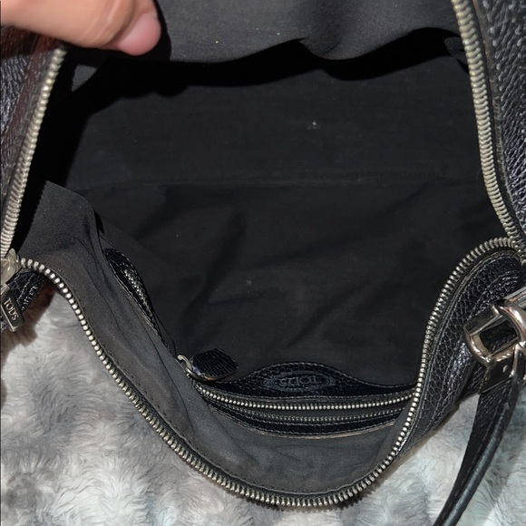 Tod’s Black Leather Shoulder Bag - Picture 8 of 12